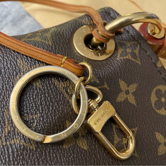 Louis Vuitton Artsy MM - Picture 14 of 16